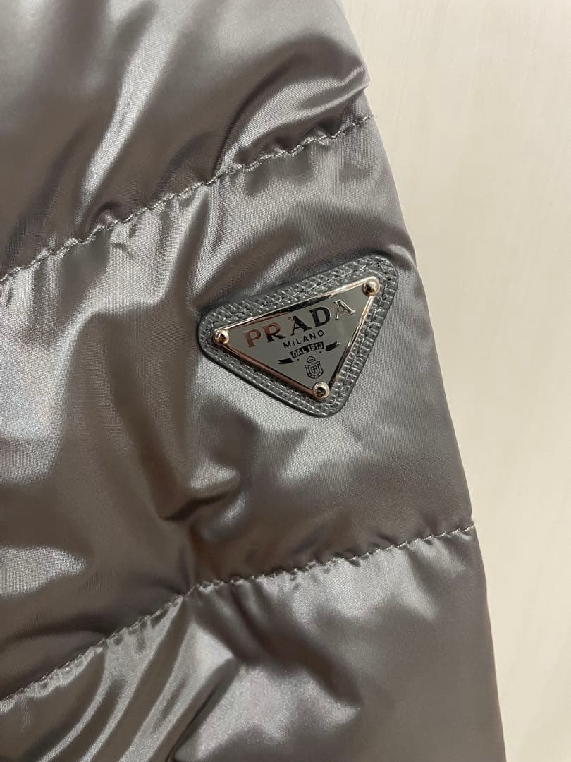 PRADA グレー ダウンジャケット