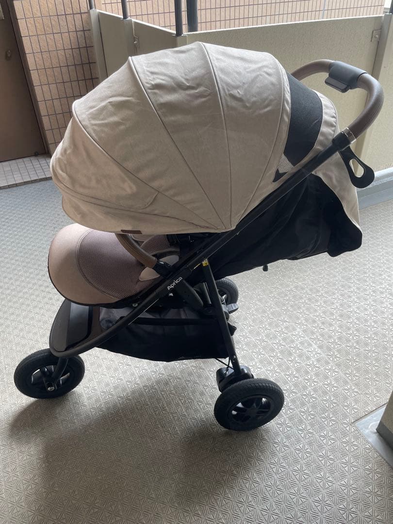アップリカ　スムーヴプレシャスAB　ベビーカー