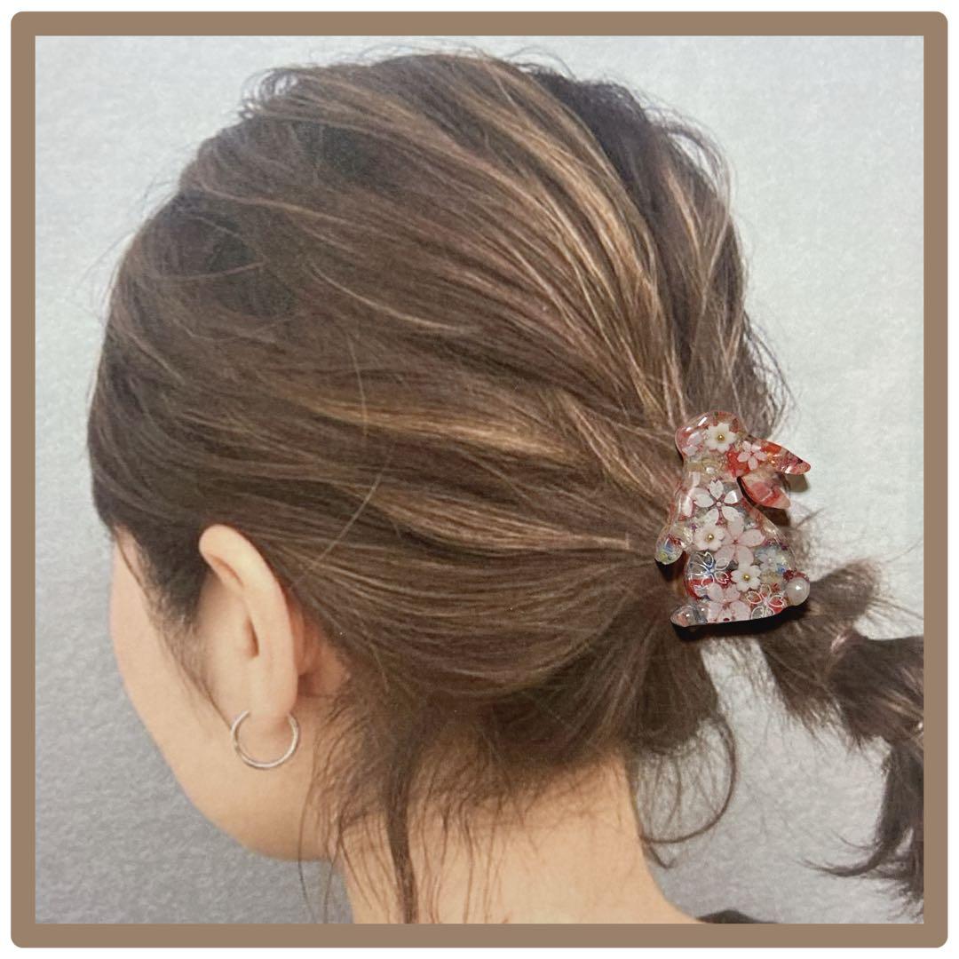 No 10❣️桜模様のうさぎさんレジンヘアゴム❣️٩(๑❛ᴗ❛๑)۶❣️