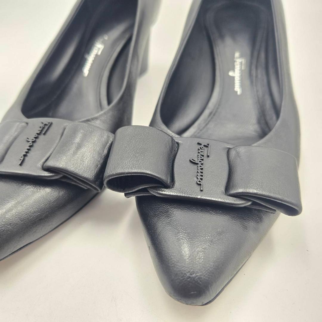 美品 Ferragamo フェラガモ パンプス 6 1/2C ヴァラリボン 黒