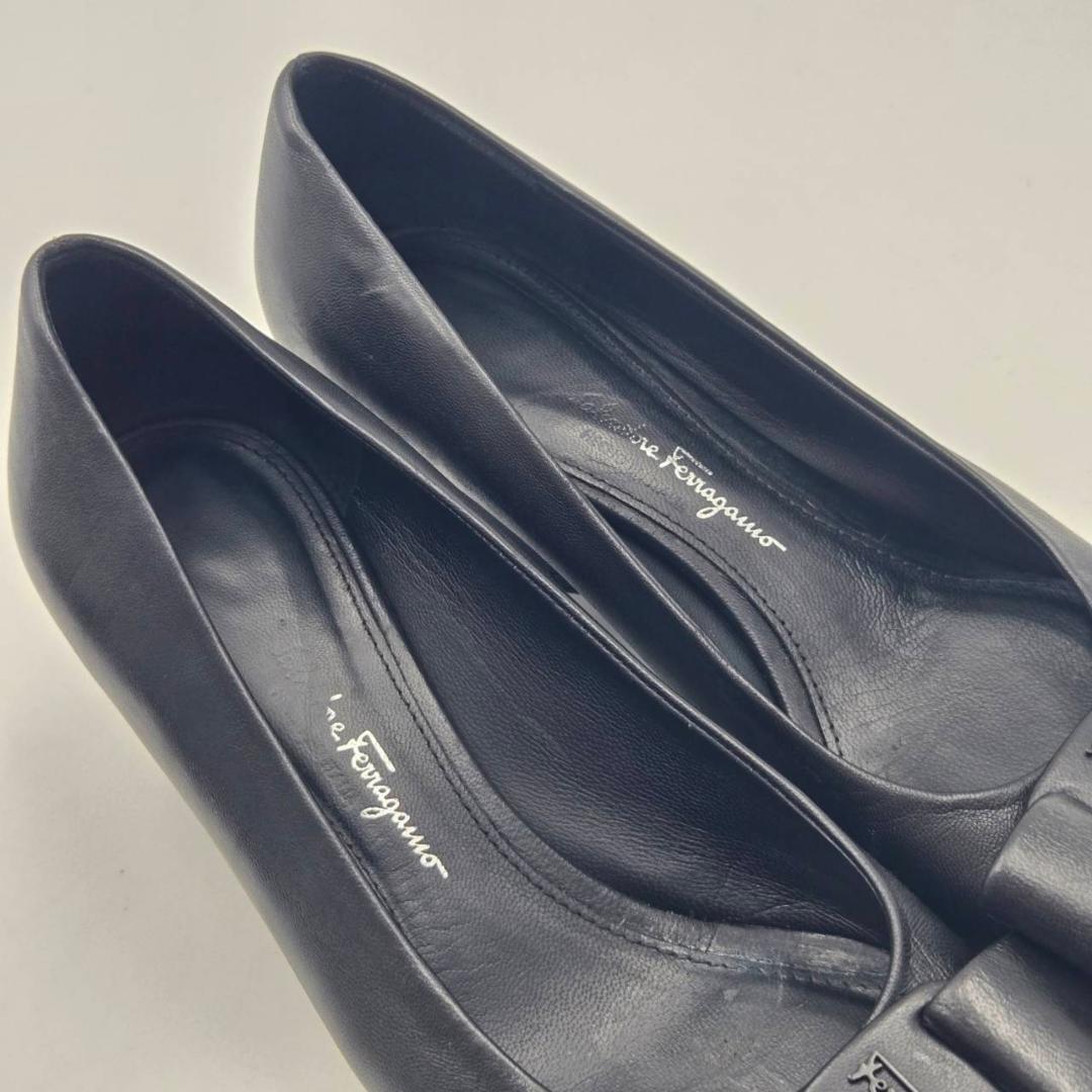 美品 Ferragamo フェラガモ パンプス 6 1/2C ヴァラリボン 黒