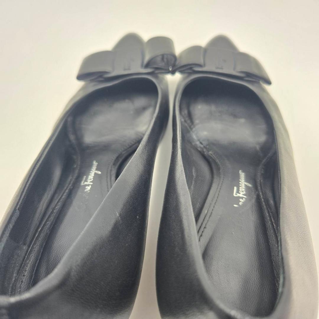 美品 Ferragamo フェラガモ パンプス 6 1/2C ヴァラリボン 黒