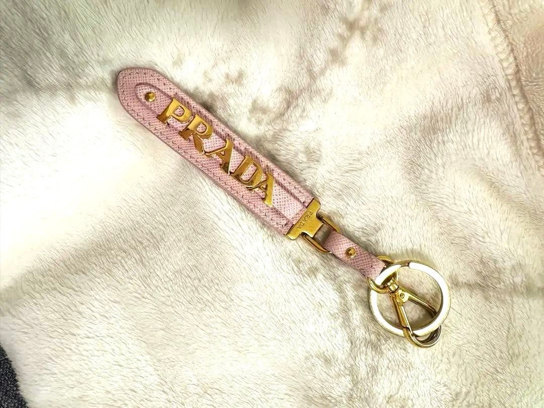 PRADA ピンクレザー キーホルダー
