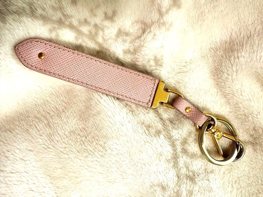PRADA ピンクレザー キーホルダー