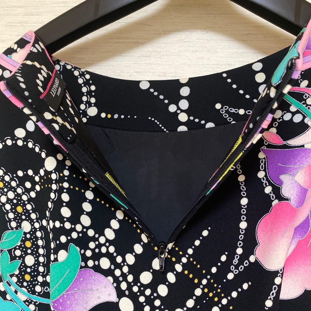 レオナール・黒地に美しい花柄とパールプリント のワンピース４０ ✨最終価格✨