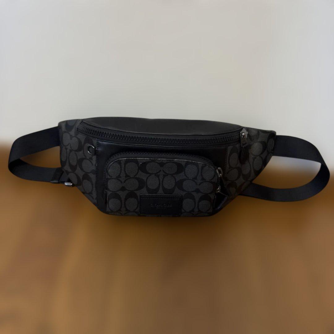 COACH モノグラムレザーボディバッグ