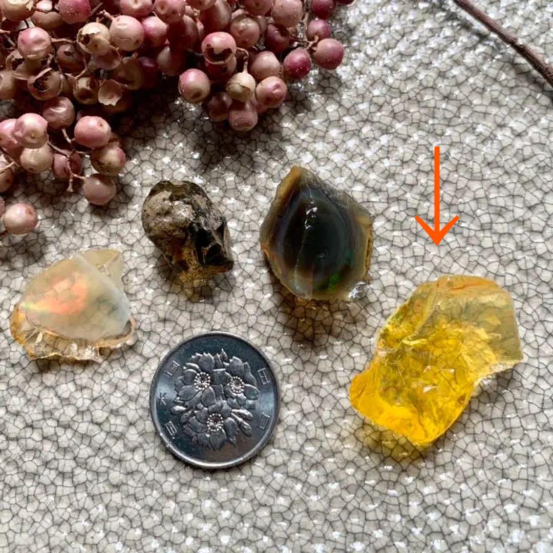 27ctソリッドイエローオパール！遊色キラキラ ！鉱物標本