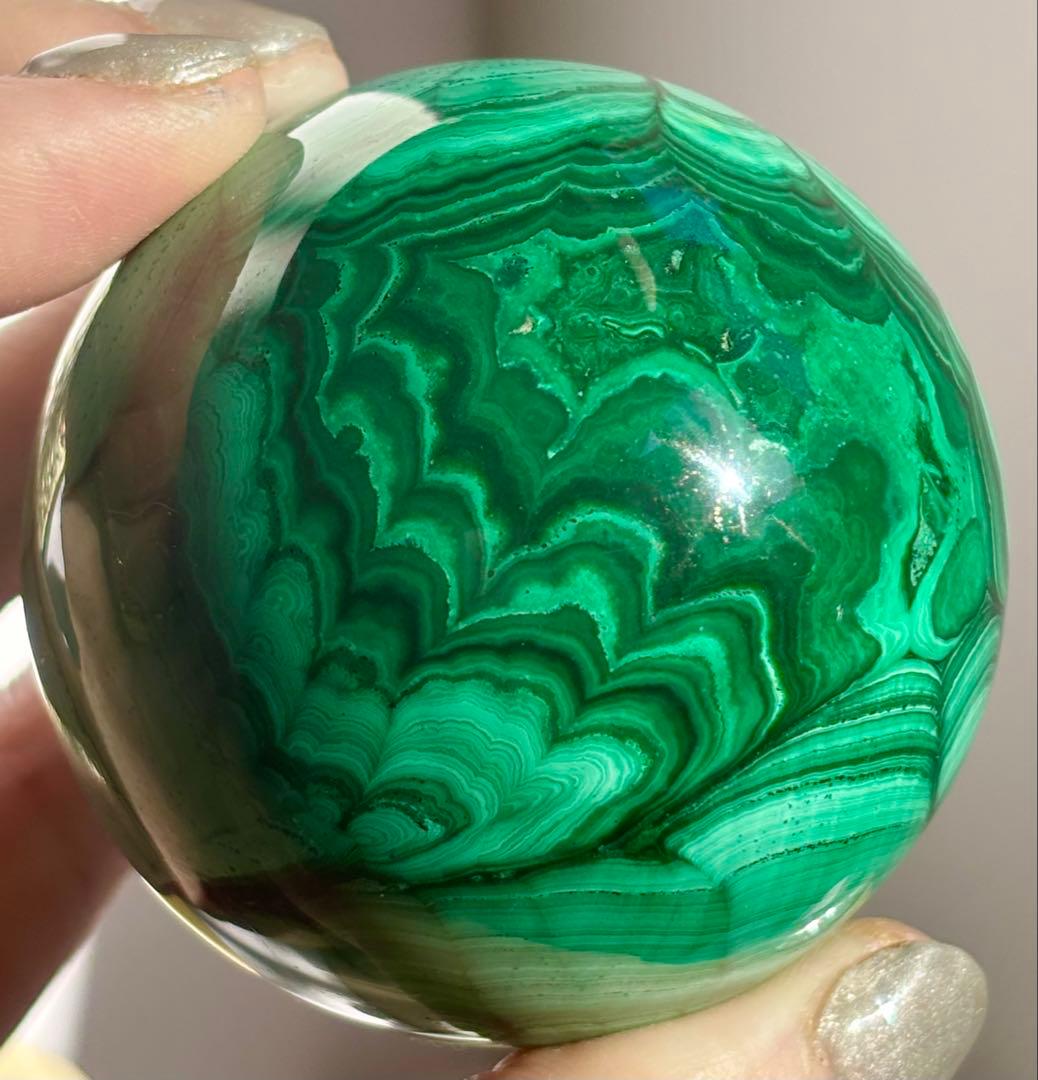 《絹層バンディング・コレクターズピース》　マラカイト　スフィア　丸玉　孔雀石