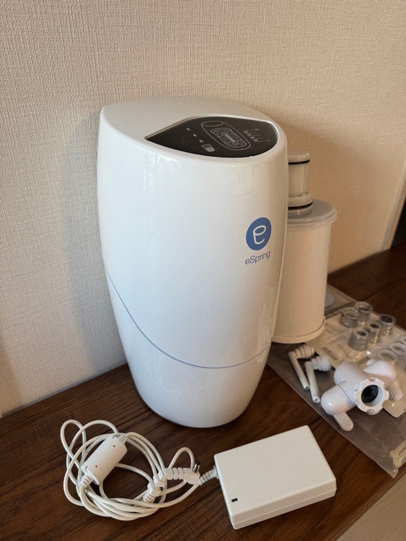 eSpring 浄水器II（据置型）本体と付属品