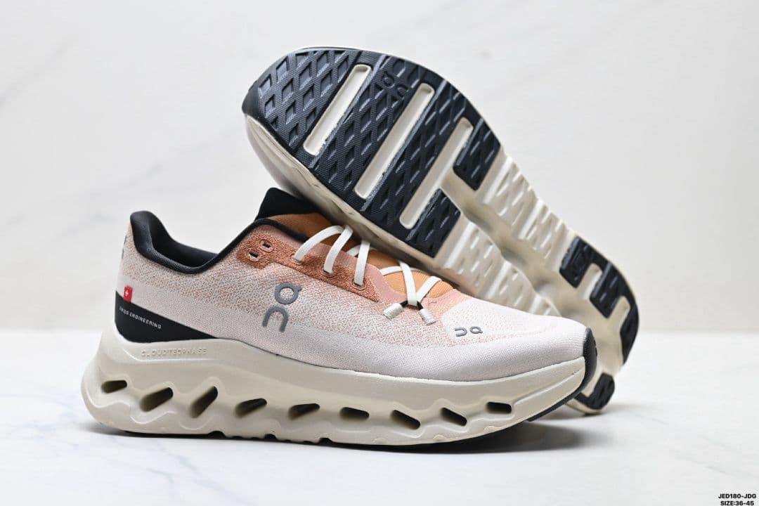 on ランニングシューズ ピンク/ベージュ/ブラック
