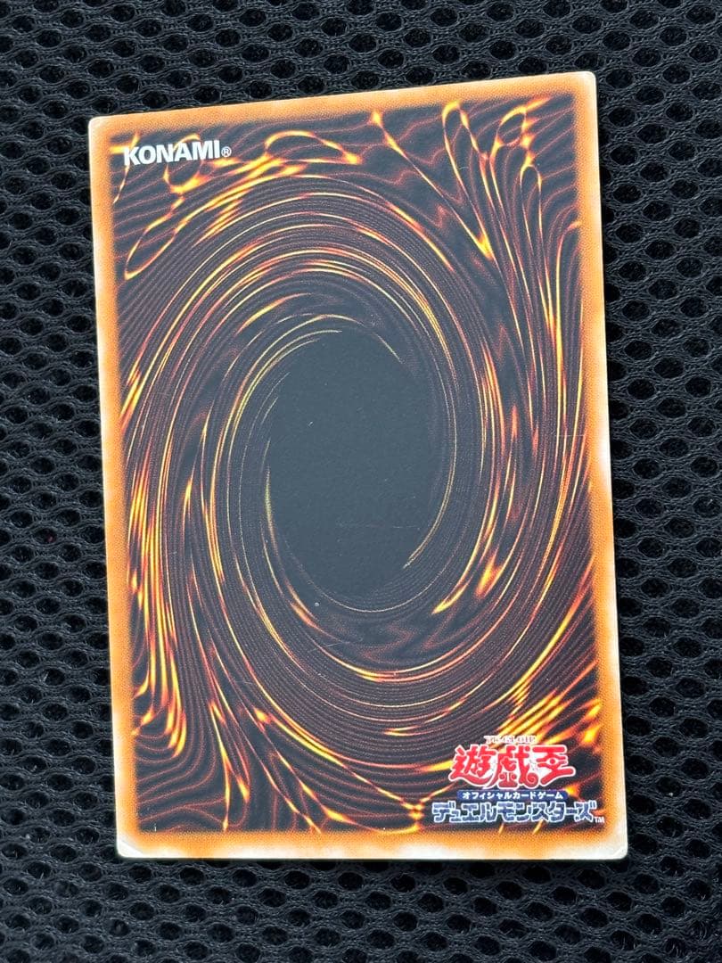 ロ*ラ様 準美品　ブラック・マジシャン　レリーフ　アルティメット　遊戯王