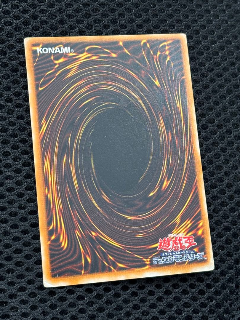 ロ*ラ様 準美品　ブラック・マジシャン　レリーフ　アルティメット　遊戯王