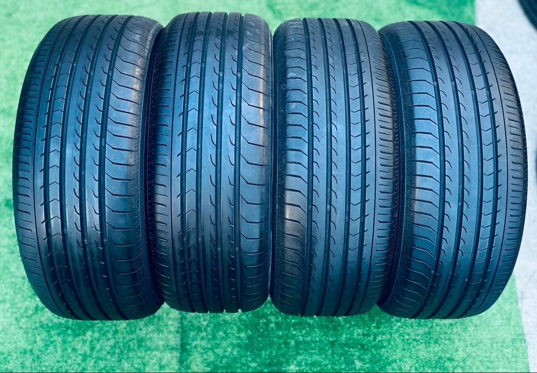 215/55 R17、YOKOHAMA BluEarth-RV03、2024年