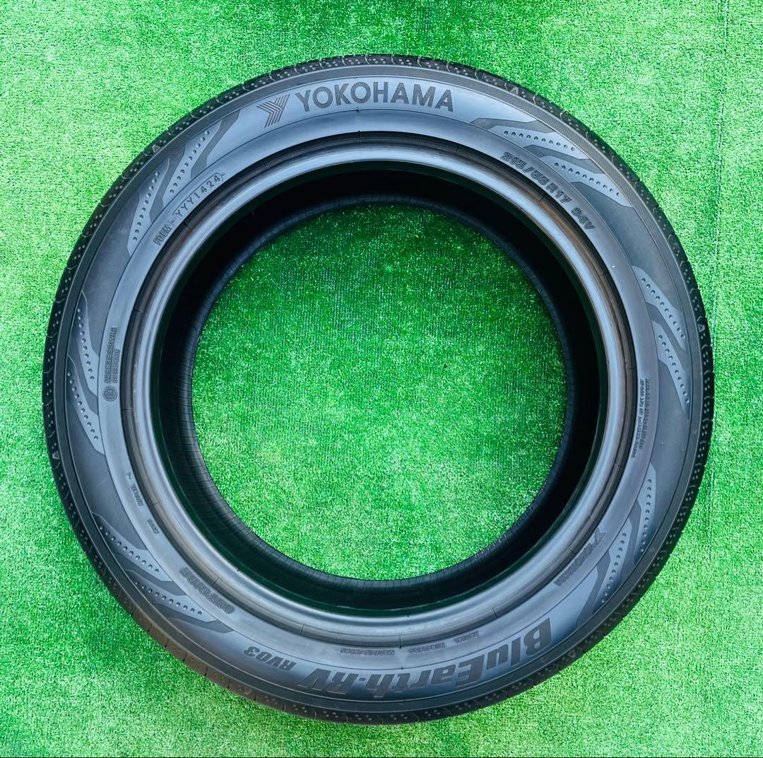 215/55 R17、YOKOHAMA BluEarth-RV03、2024年