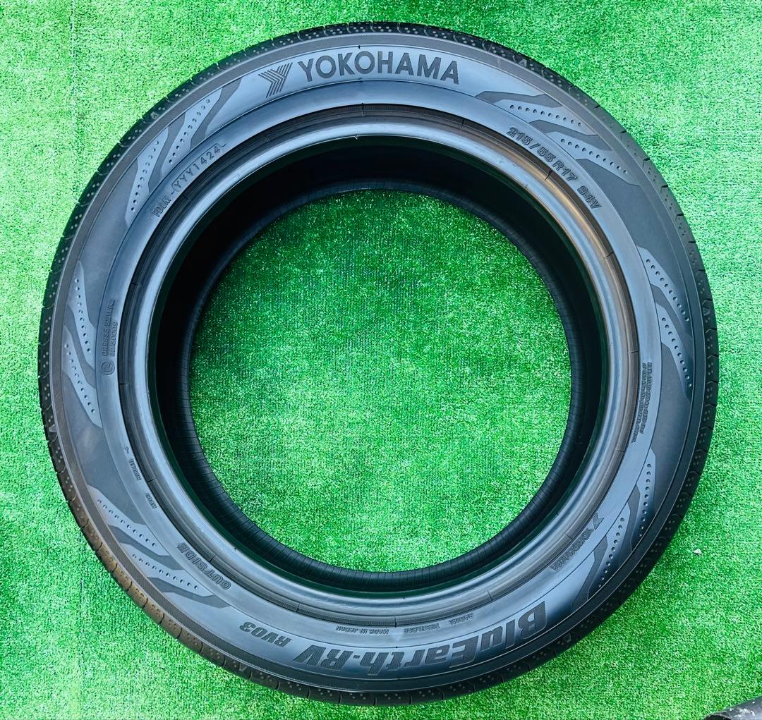 215/55 R17、YOKOHAMA BluEarth-RV03、2024年