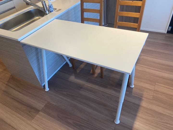 白テーブル　作業机