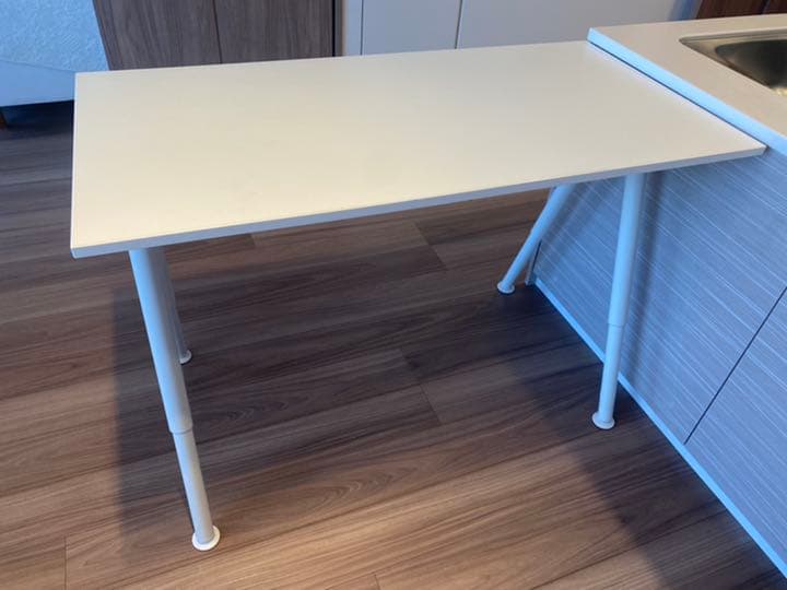 白テーブル　作業机
