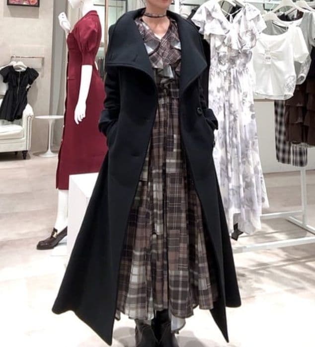 完売rienda黒25オーバーネックシンデレララインコートMリエンダブラック