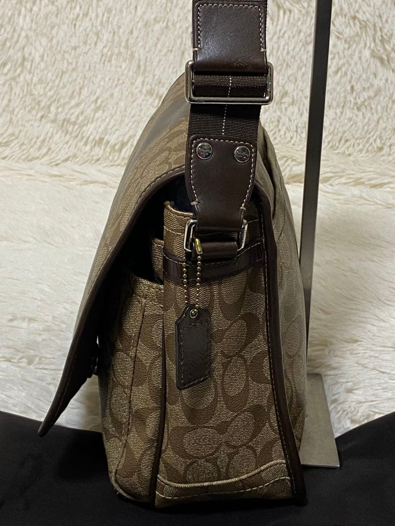COACH メッセンジャーバッグ ブラウン系 シグネチャー　PVCレザー　美品