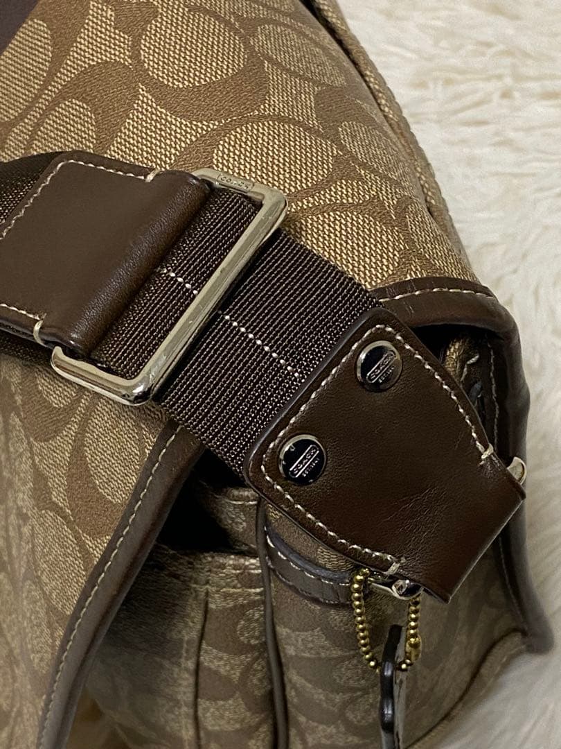 COACH メッセンジャーバッグ ブラウン系 シグネチャー　PVCレザー　美品