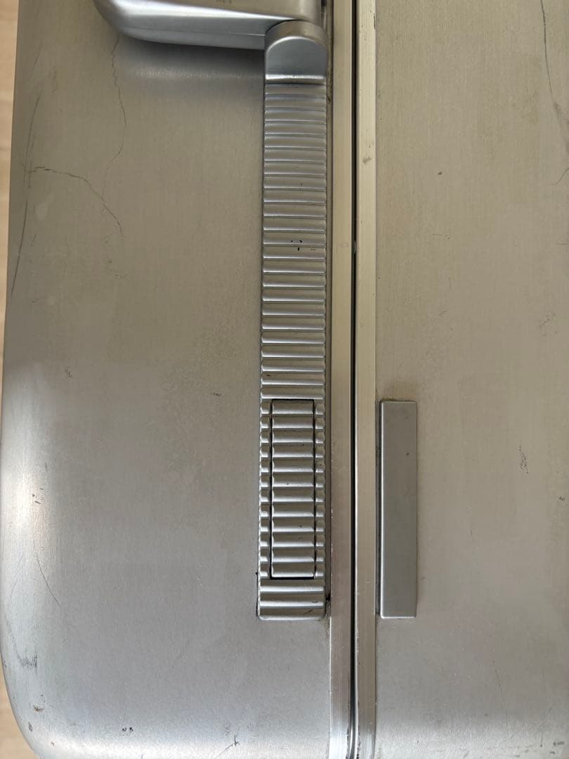 ZERO HALLIBURTON アルミニウム製シルバースーツケース