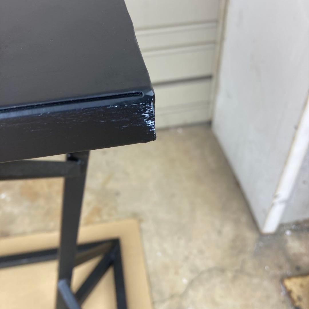 サイドテーブル　黒の金属製