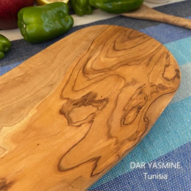 オリーブの木　カッティングボード　持ち手ありフリー　時々個性あり　約36cm