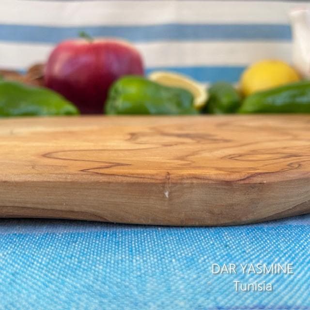 オリーブの木　カッティングボード　持ち手ありフリー　時々個性あり　約36cm