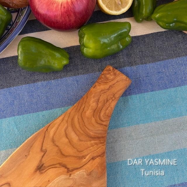 オリーブの木　カッティングボード　持ち手ありフリー　時々個性あり　約36cm