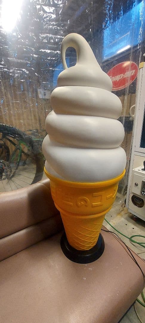 日世　ソフトクリーム型 電飾看板