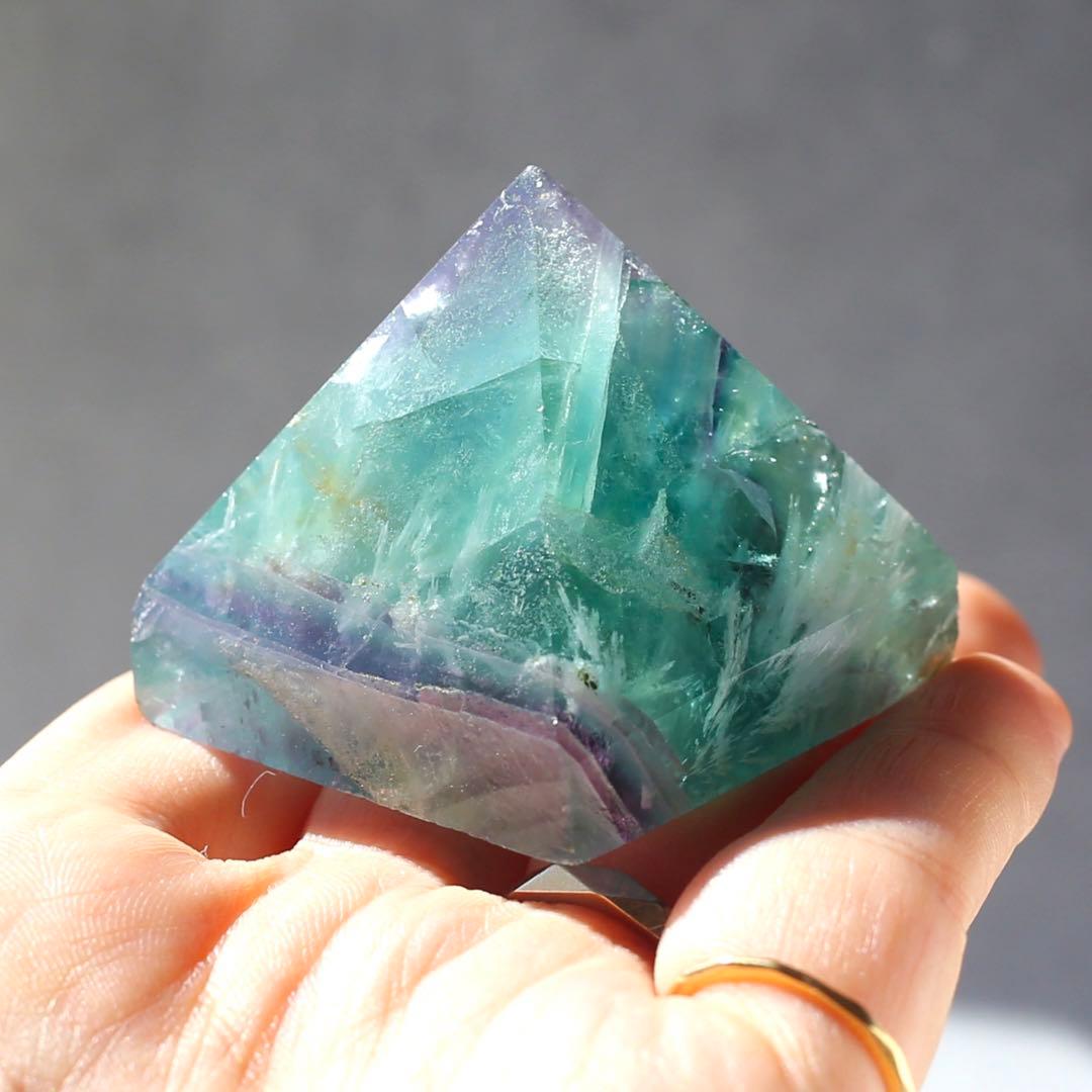 エンジェルフェザーフローライト ピラミッド型 天然石 蛍石 希少 鉱物