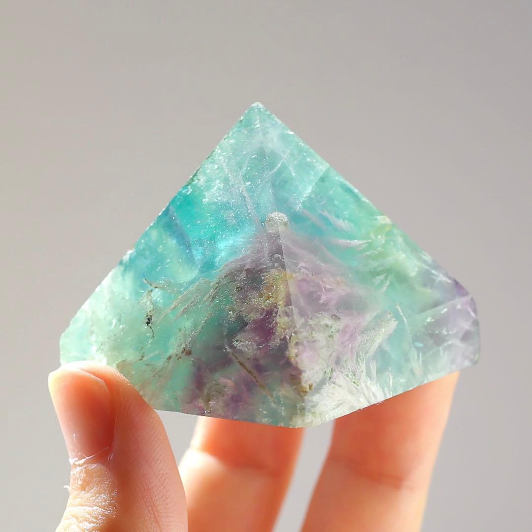 エンジェルフェザーフローライト ピラミッド型 天然石 蛍石 希少 鉱物