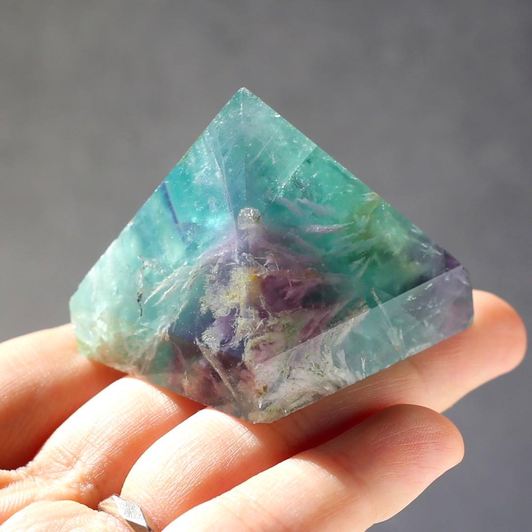 エンジェルフェザーフローライト ピラミッド型 天然石 蛍石 希少 鉱物