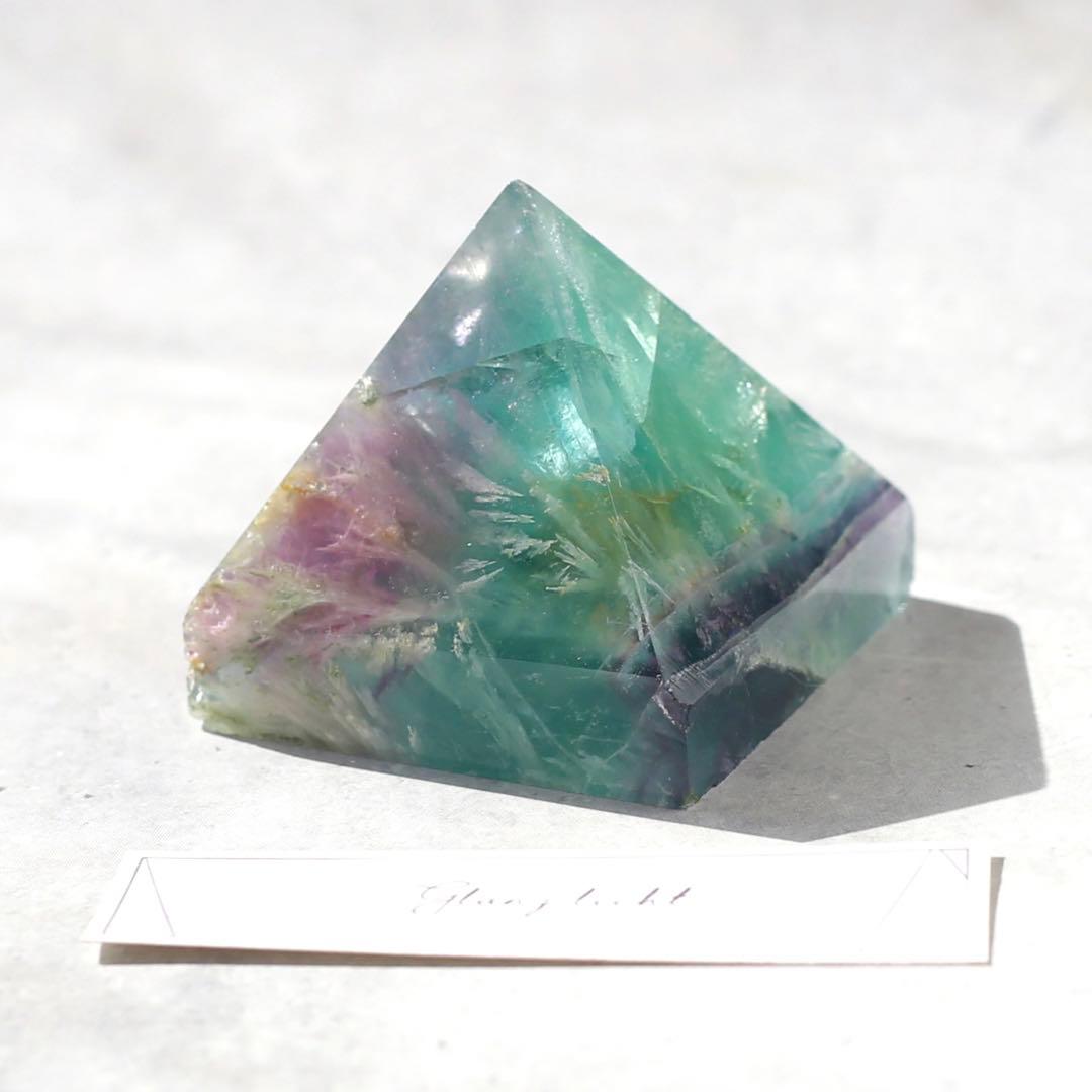 エンジェルフェザーフローライト ピラミッド型 天然石 蛍石 希少 鉱物