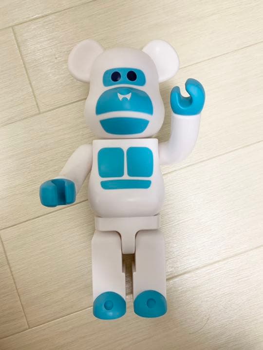 エクストララージ　ベアブリック