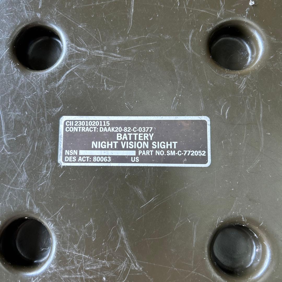 米軍放出品　ミリタリーボックス　ナイトヴィジョン　バッテリーケース