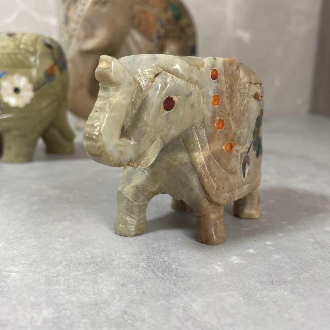 インド工芸品　天然石　花柄　象の置物　大中小3点　縁起物