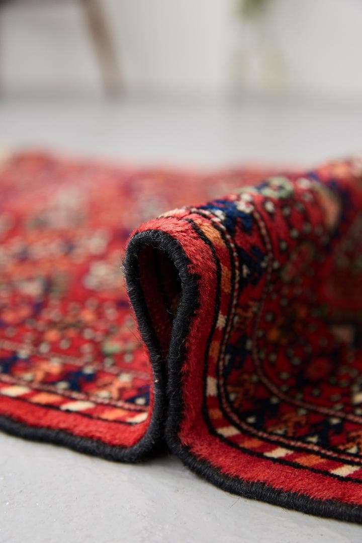 ヴィンテージラグ　トライバルラグ　ラホール産（121×63cm）赤　緑　黒　橙