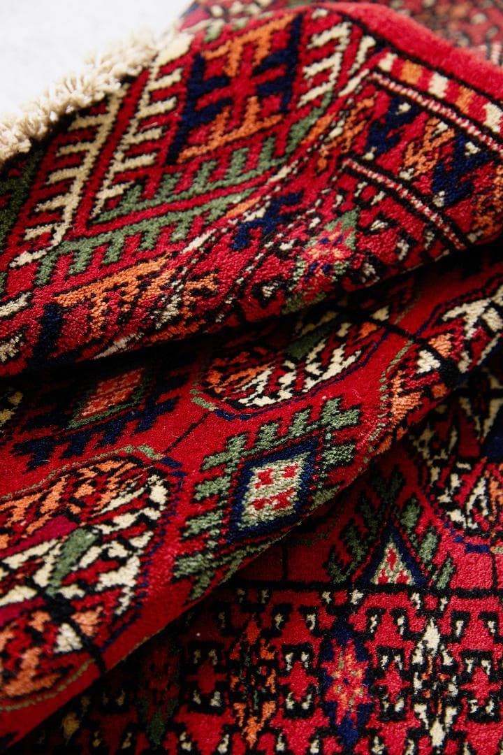 ヴィンテージラグ　トライバルラグ　ラホール産（121×63cm）赤　緑　黒　橙