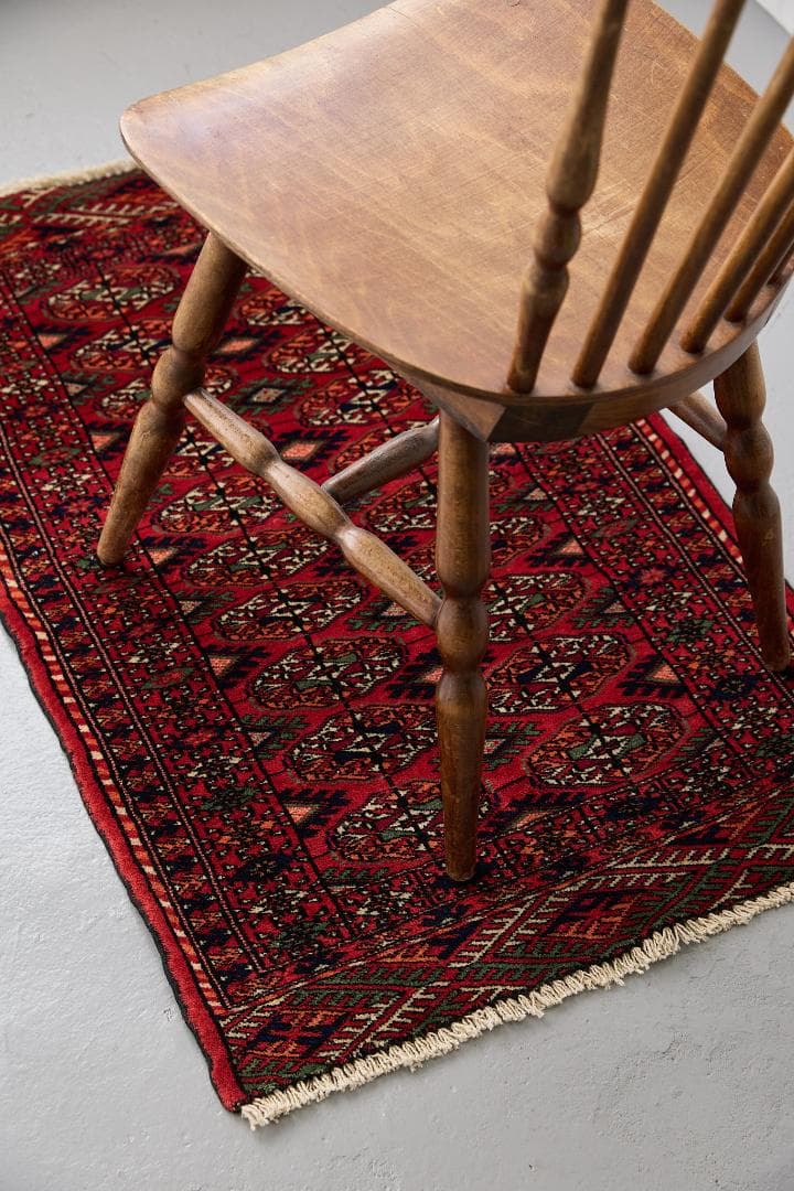 ヴィンテージラグ　トライバルラグ　ラホール産（121×63cm）赤　緑　黒　橙