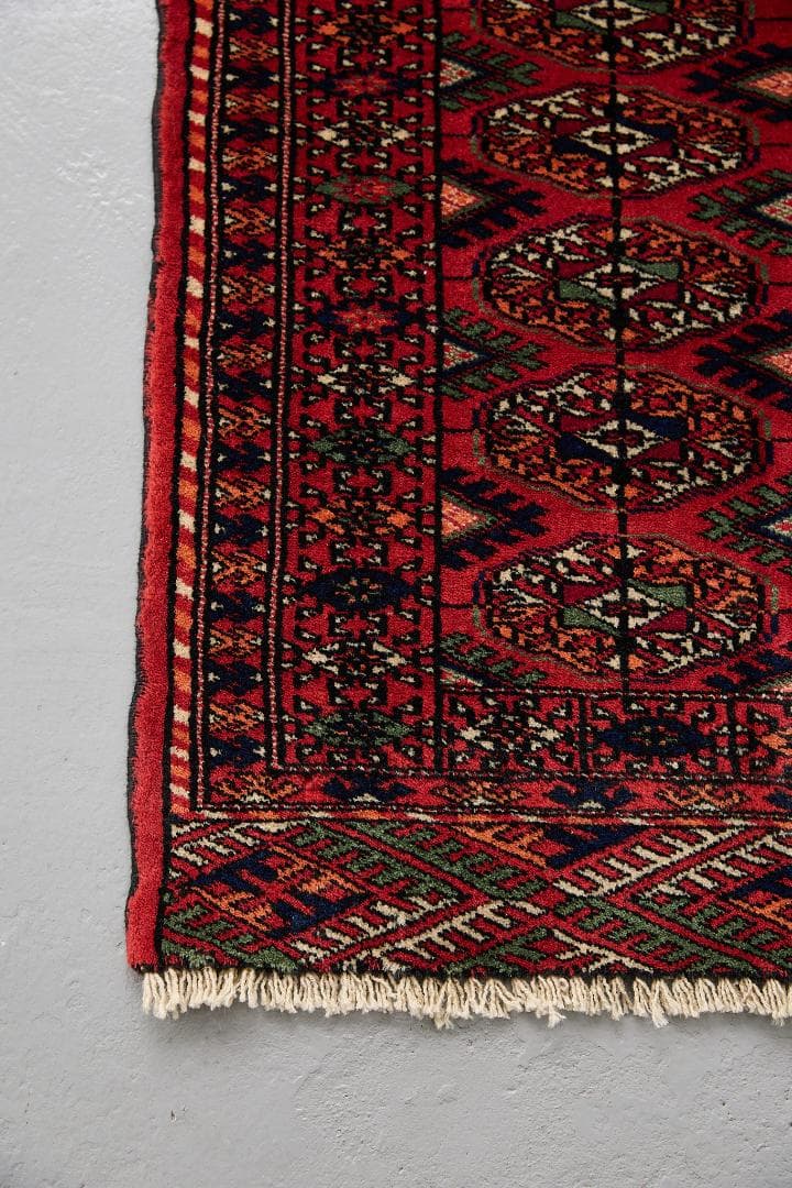 ヴィンテージラグ　トライバルラグ　ラホール産（121×63cm）赤　緑　黒　橙