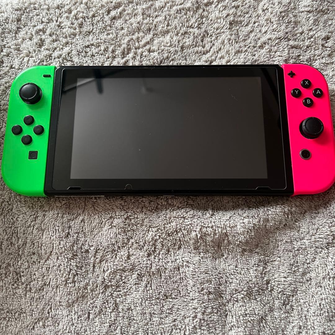 Nintendo Switch グリーンとピンクのジョイコン
