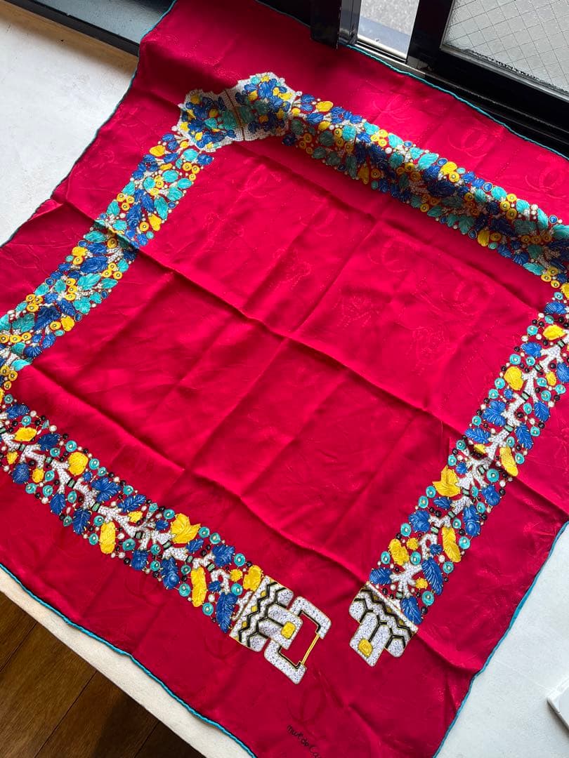 【新品未使用】Cartier シルク100% スカーフ 赤 ジュエリー柄