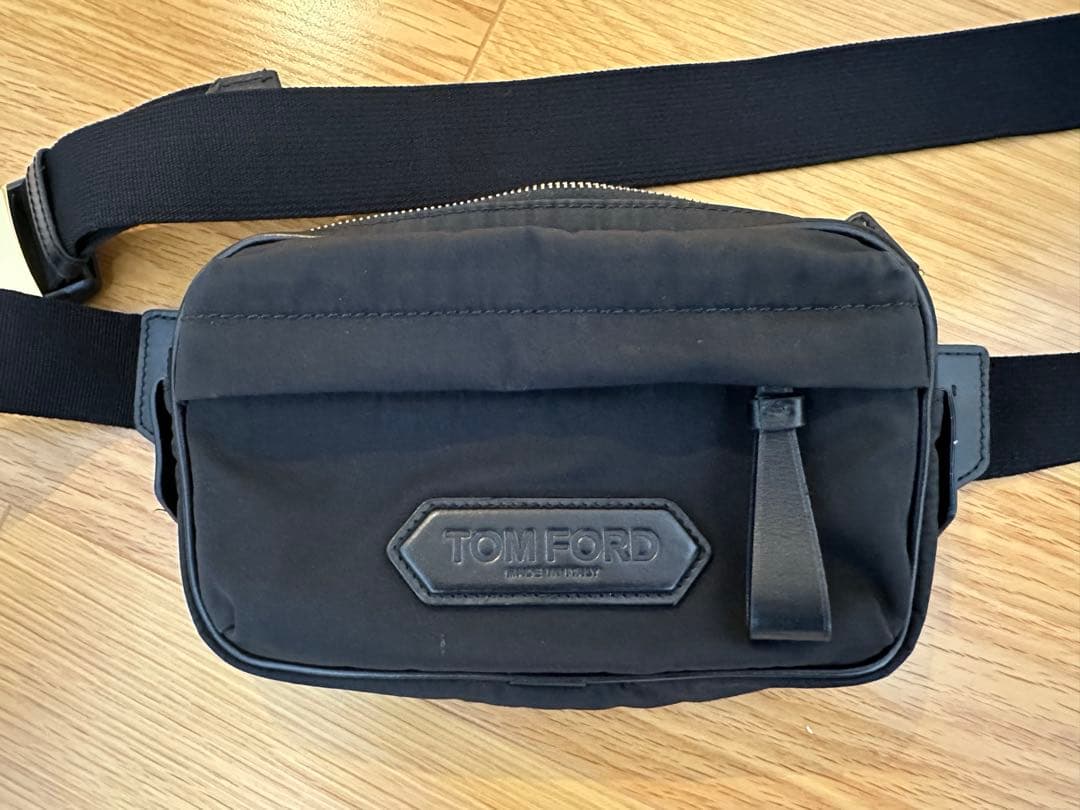 【中古美品】TOM FORD 黒 ボディバッグ