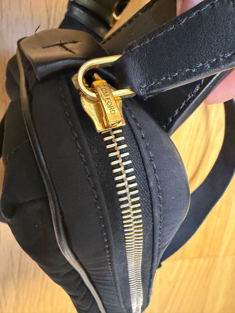 【中古美品】TOM FORD 黒 ボディバッグ