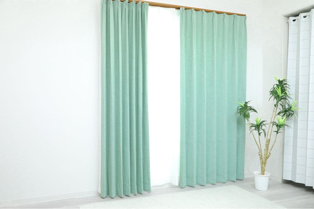 ゆん　1級遮光防炎カーテン　GN 8枚