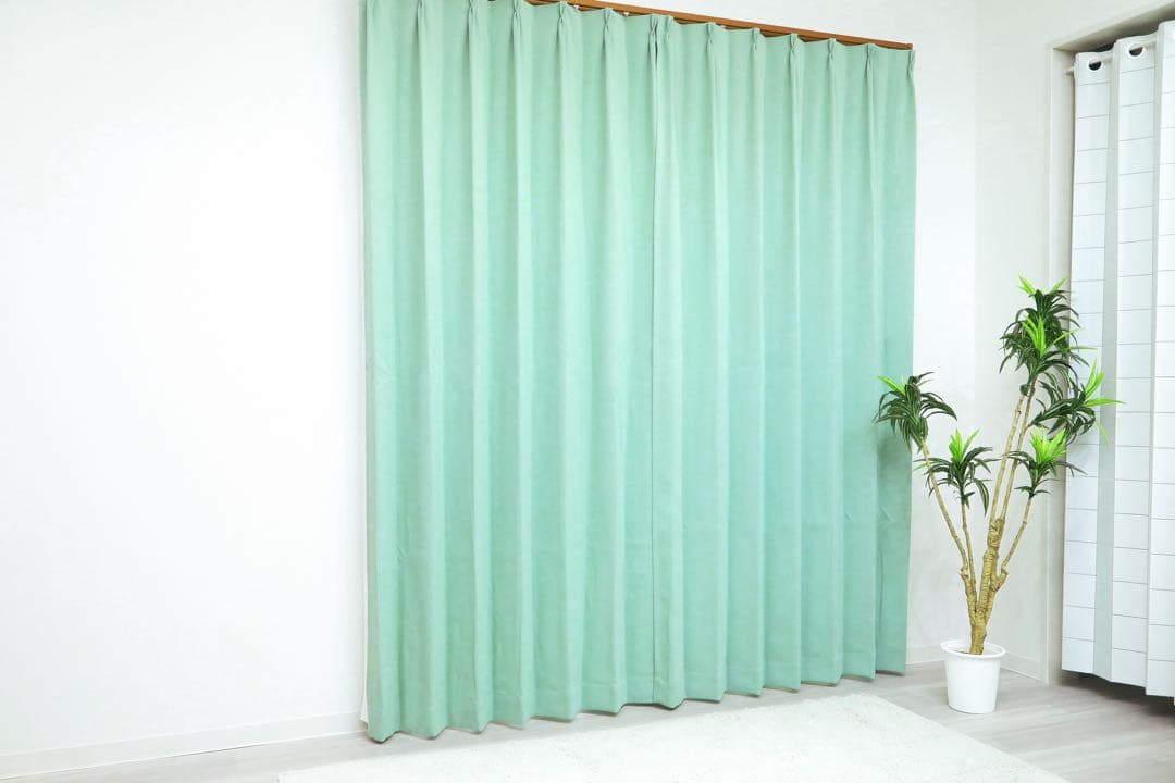 ゆん　1級遮光防炎カーテン　GN 8枚