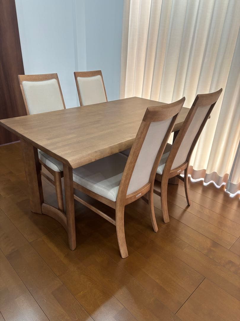 カリモク　ダイニングテーブルのみ　ぴんさん専用