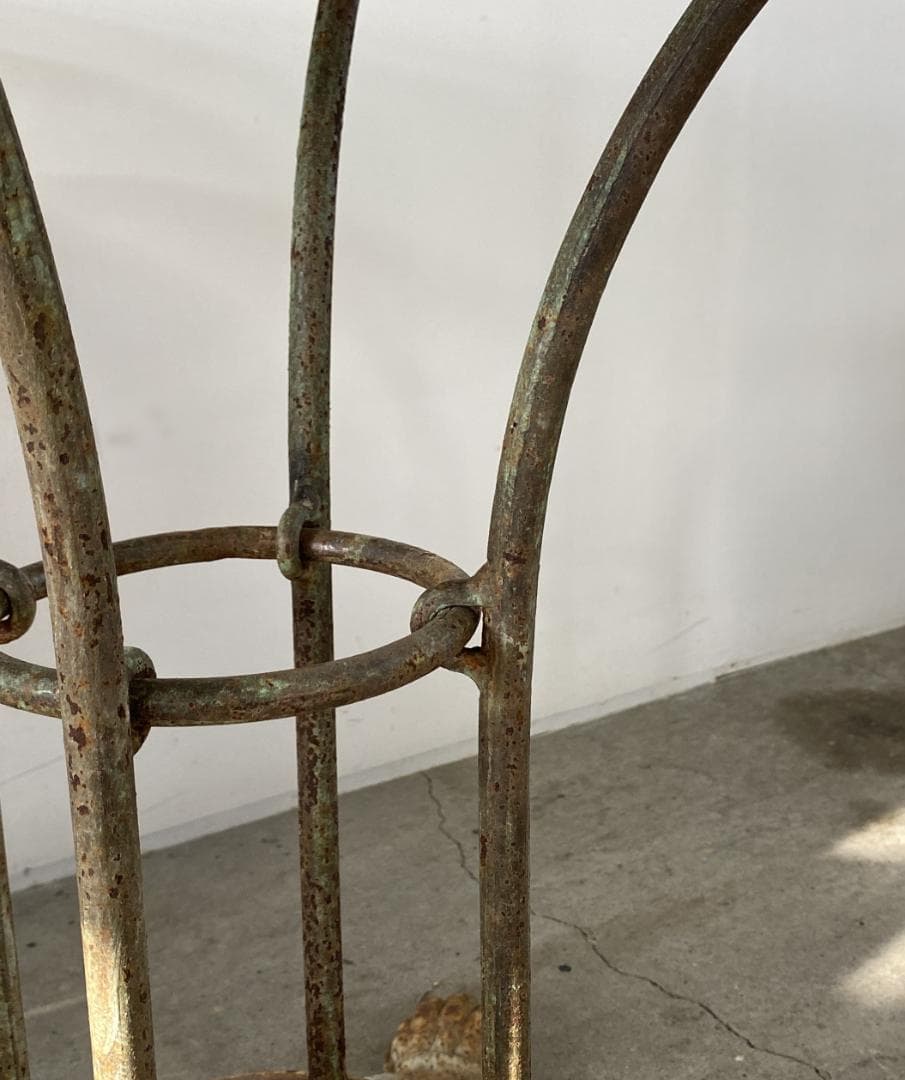 フランス アンティーク Cast Iron Round Bistro Table