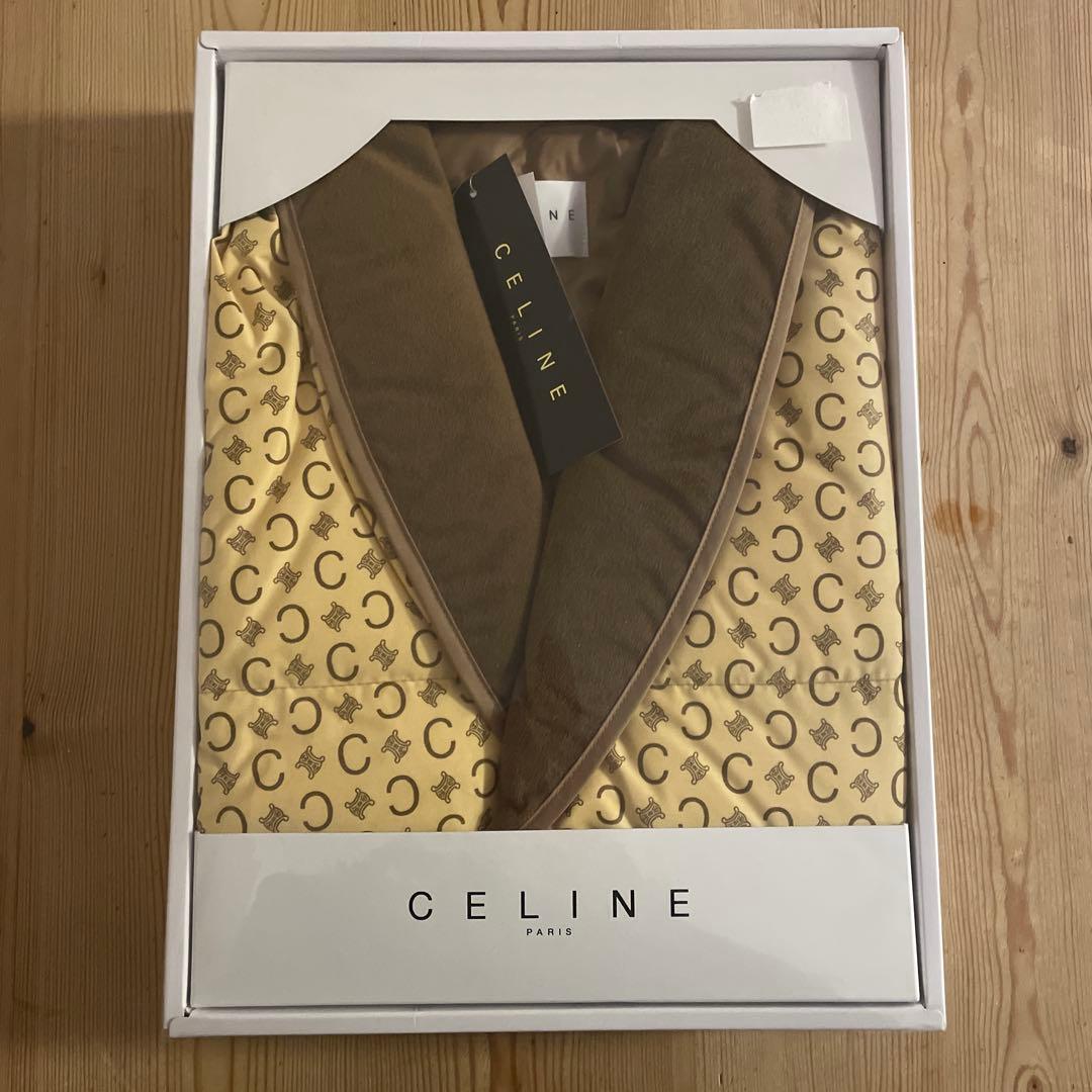 新品未使用　セリーヌ　肩当て　ダウンベスト